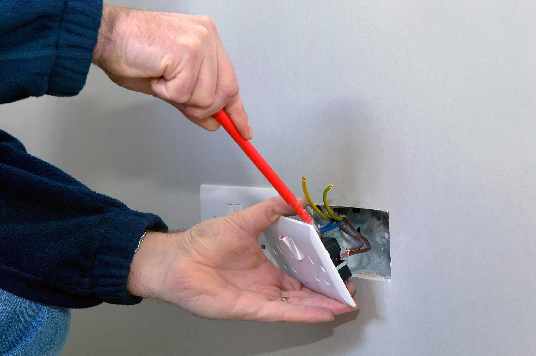 Our electricians can install plug sockets for domestic and commercial proeprties in Silvertown and the local area. 